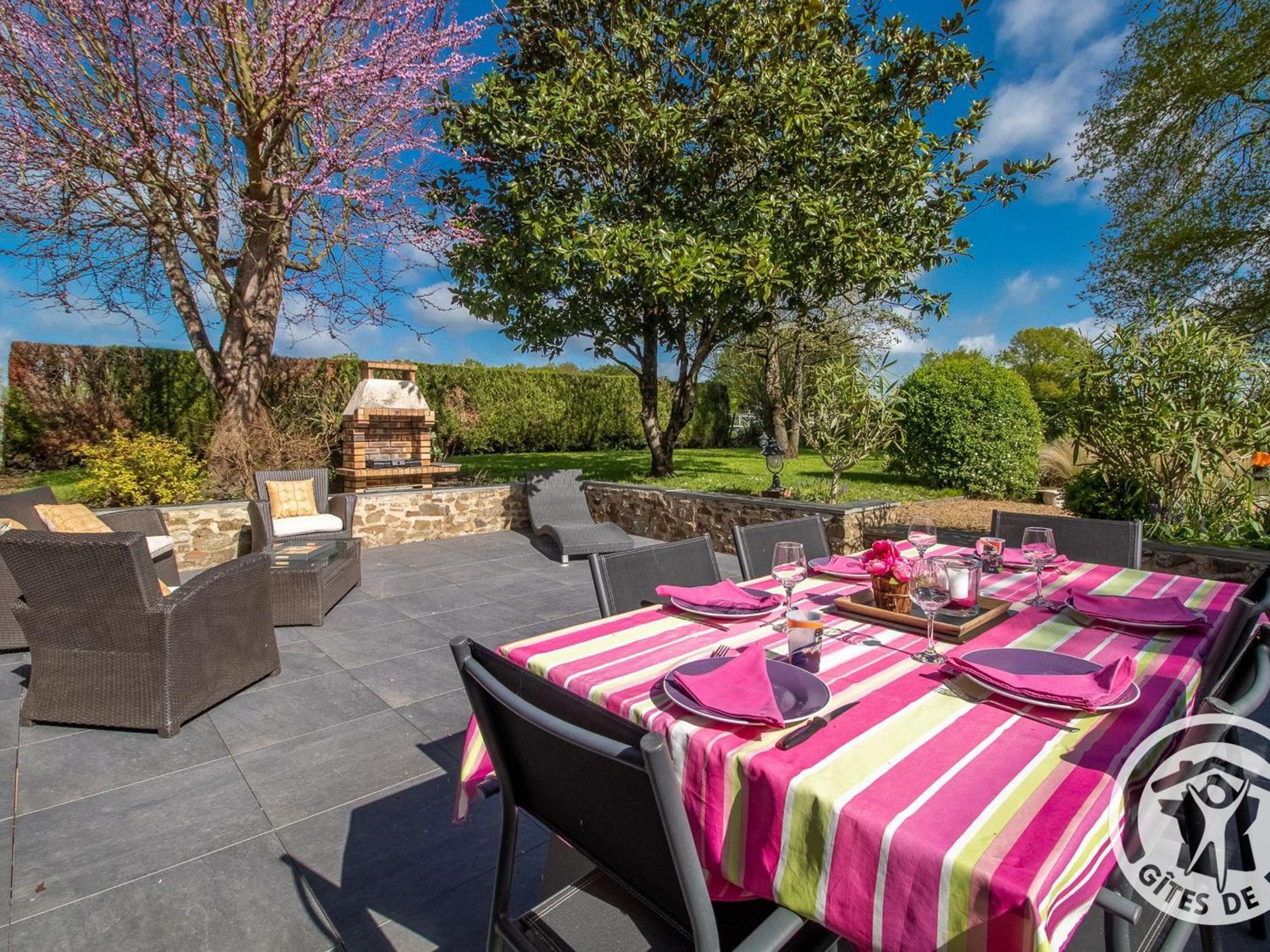 Gite Charmant Avec Jardin, Proche Activites Nautiques - Fr-1-622-75 Morannes sur Sarthe-Daumeray 外观 照片